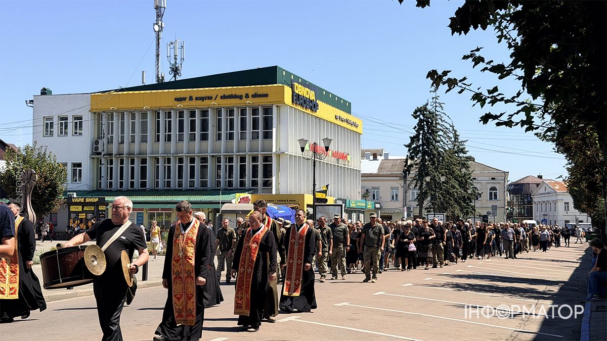 Чин похорону воїна Артура Возняка пройшов у Коломиї 10