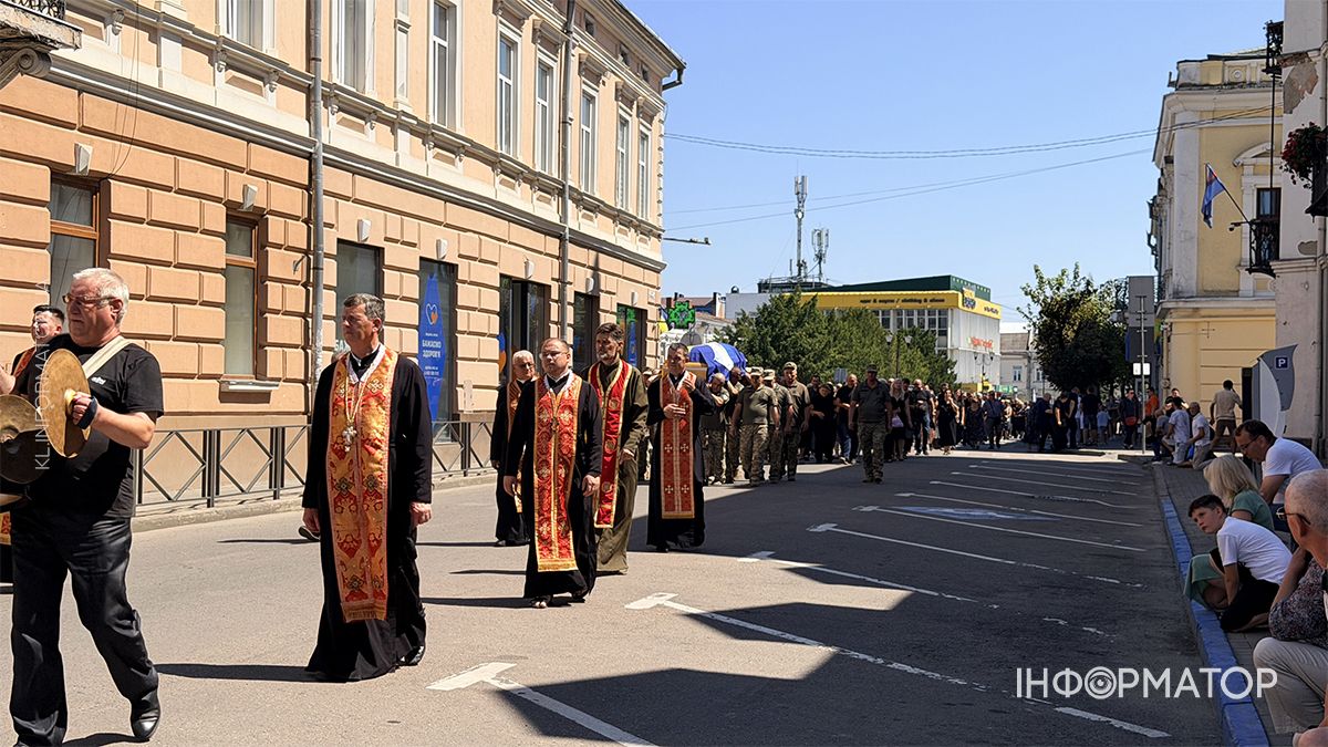 Чин похорону воїна Артура Возняка пройшов у Коломиї 14