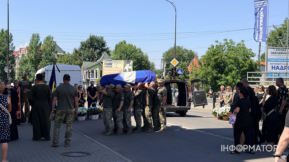 Чин похорону воїна Артура Возняка пройшов у Коломиї 17