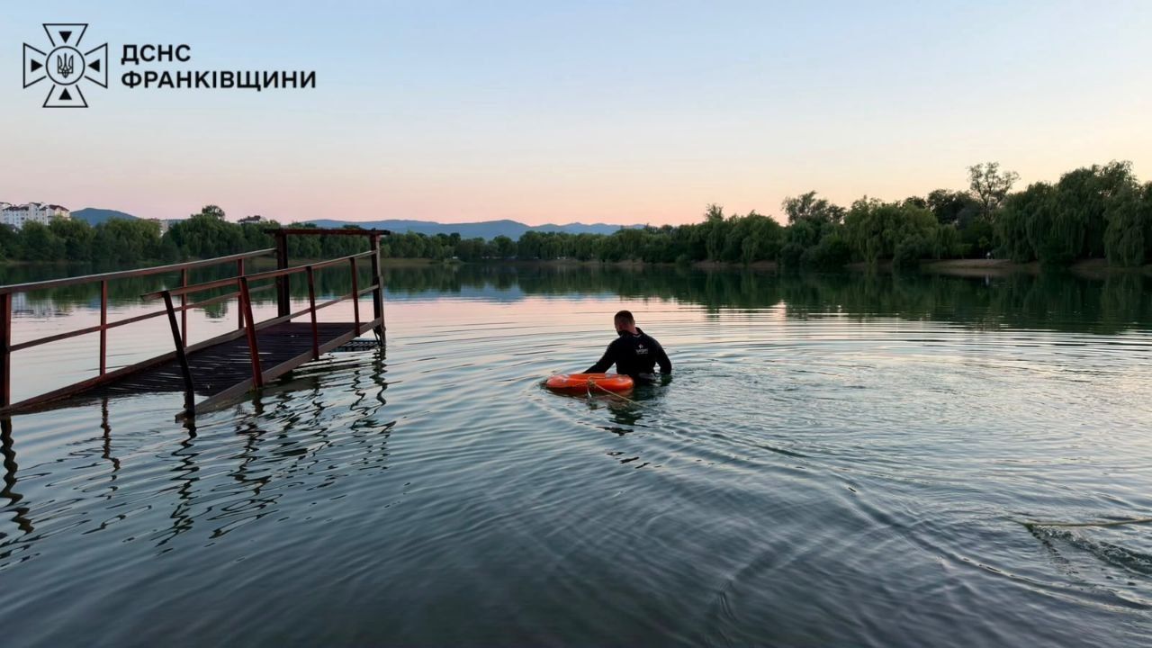 З міського озера в Надвірній водолази дістали тіло чоловіка 1