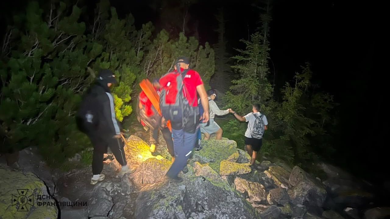 Рятувальники за добу п’ять разів надавали допомогу туристам у горах 4
