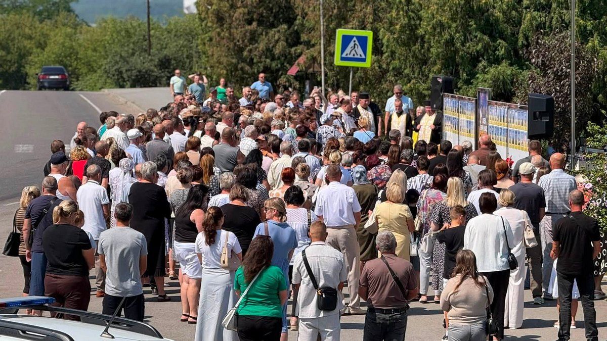 Алею Віри і Надії відкрили й освятили в Отинії