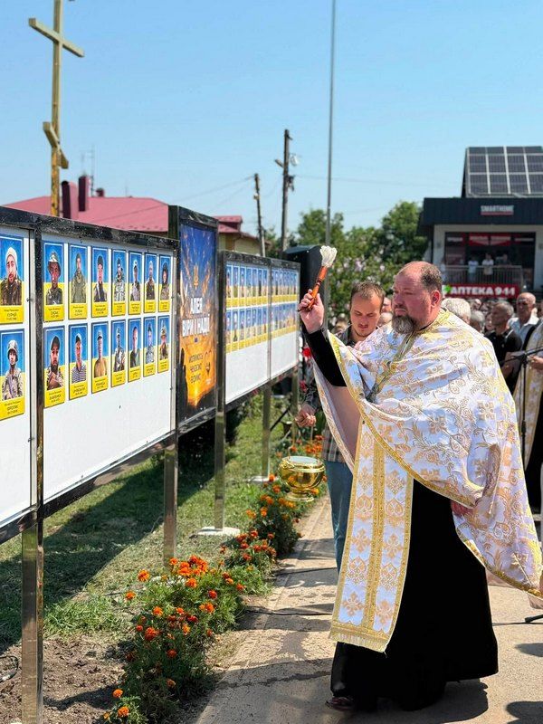 Алею Віри і Надії відкрили й освятили в Отинії 1