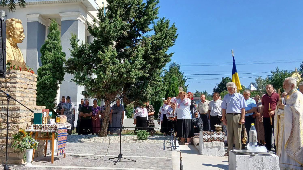 У Чернятині реставрували та урочисто освятили пам’ятник Івану Франку 3
