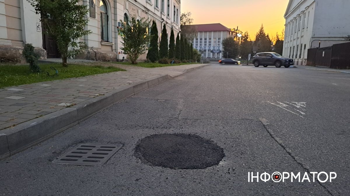 Провалля на платній парковці біля ліцею №1 ліквідували