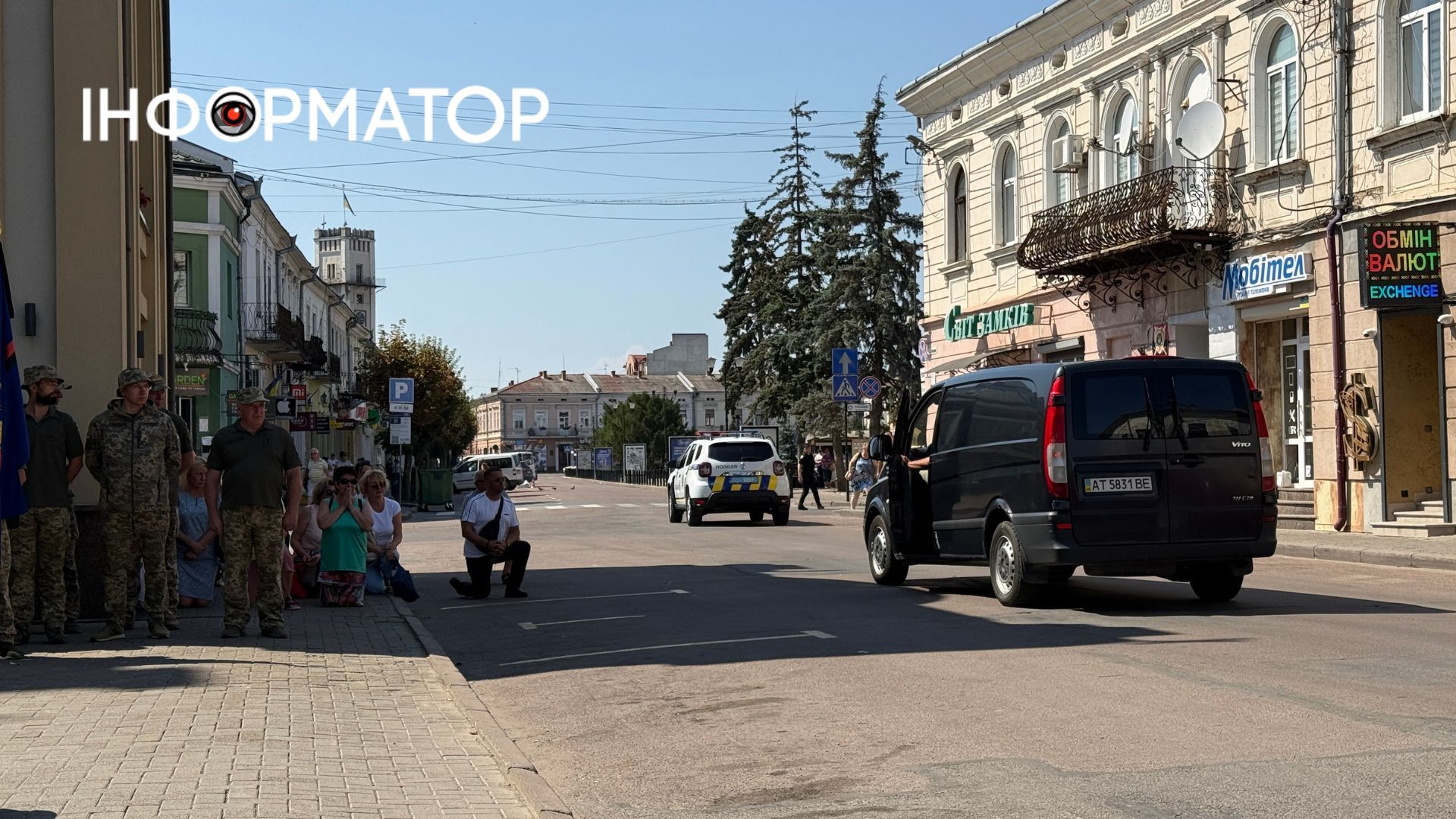 У Коломиї "на щиті" зустріли загиблого воїна Василя Дикана 2
