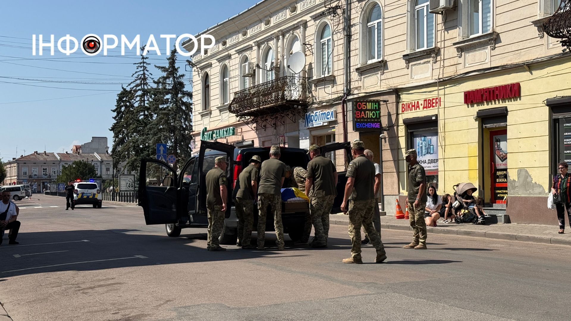 У Коломиї "на щиті" зустріли загиблого воїна Василя Дикана 4