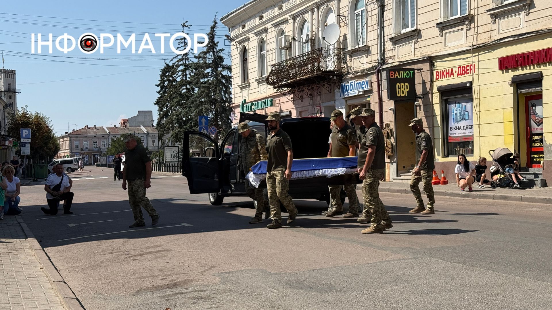 У Коломиї "на щиті" зустріли загиблого воїна Василя Дикана 5