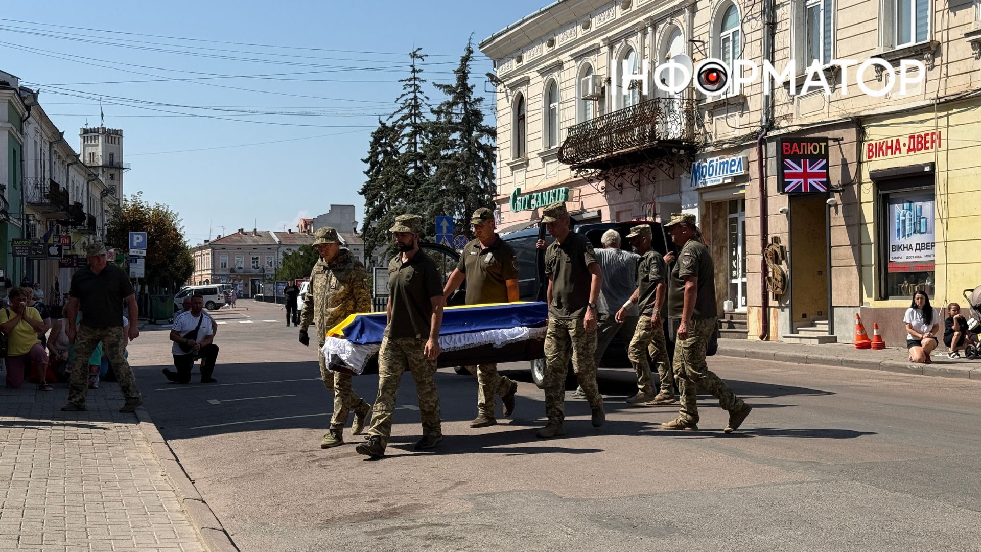 У Коломиї "на щиті" зустріли загиблого воїна Василя Дикана 6