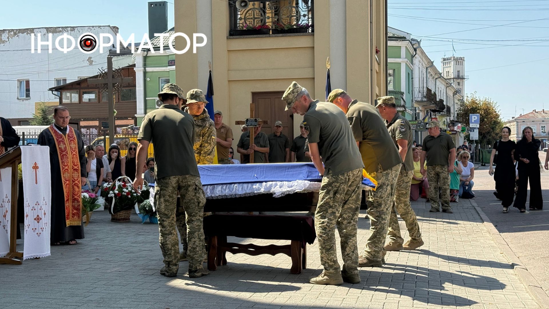 У Коломиї "на щиті" зустріли загиблого воїна Василя Дикана 7