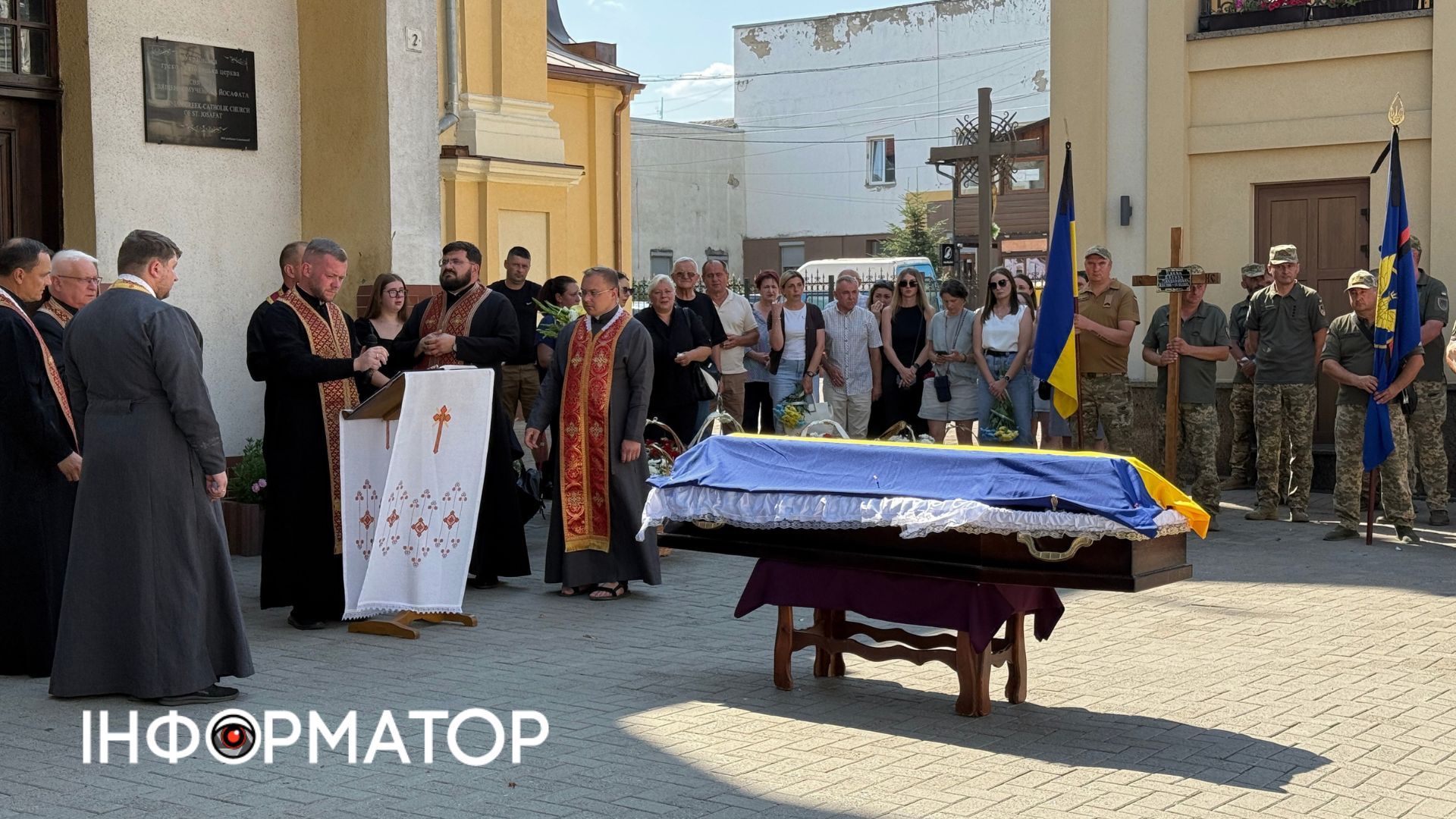 У Коломиї "на щиті" зустріли загиблого воїна Василя Дикана 8