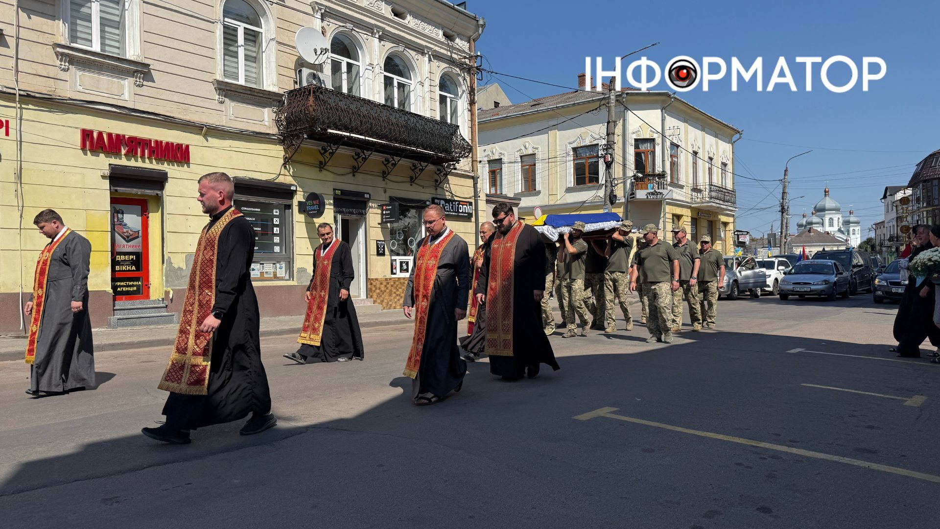 У Коломиї "на щиті" зустріли загиблого воїна Василя Дикана 10