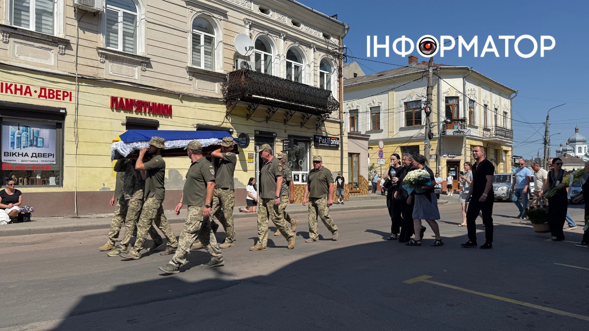 У Коломиї "на щиті" зустріли загиблого воїна Василя Дикана 11