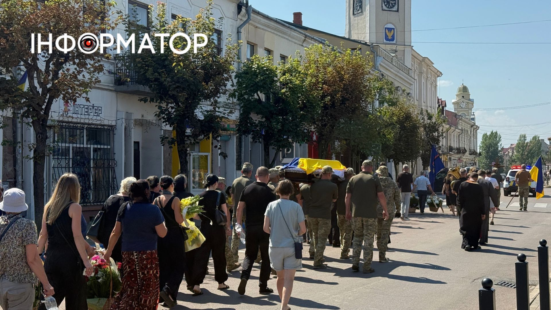 У Коломиї "на щиті" зустріли загиблого воїна Василя Дикана 15