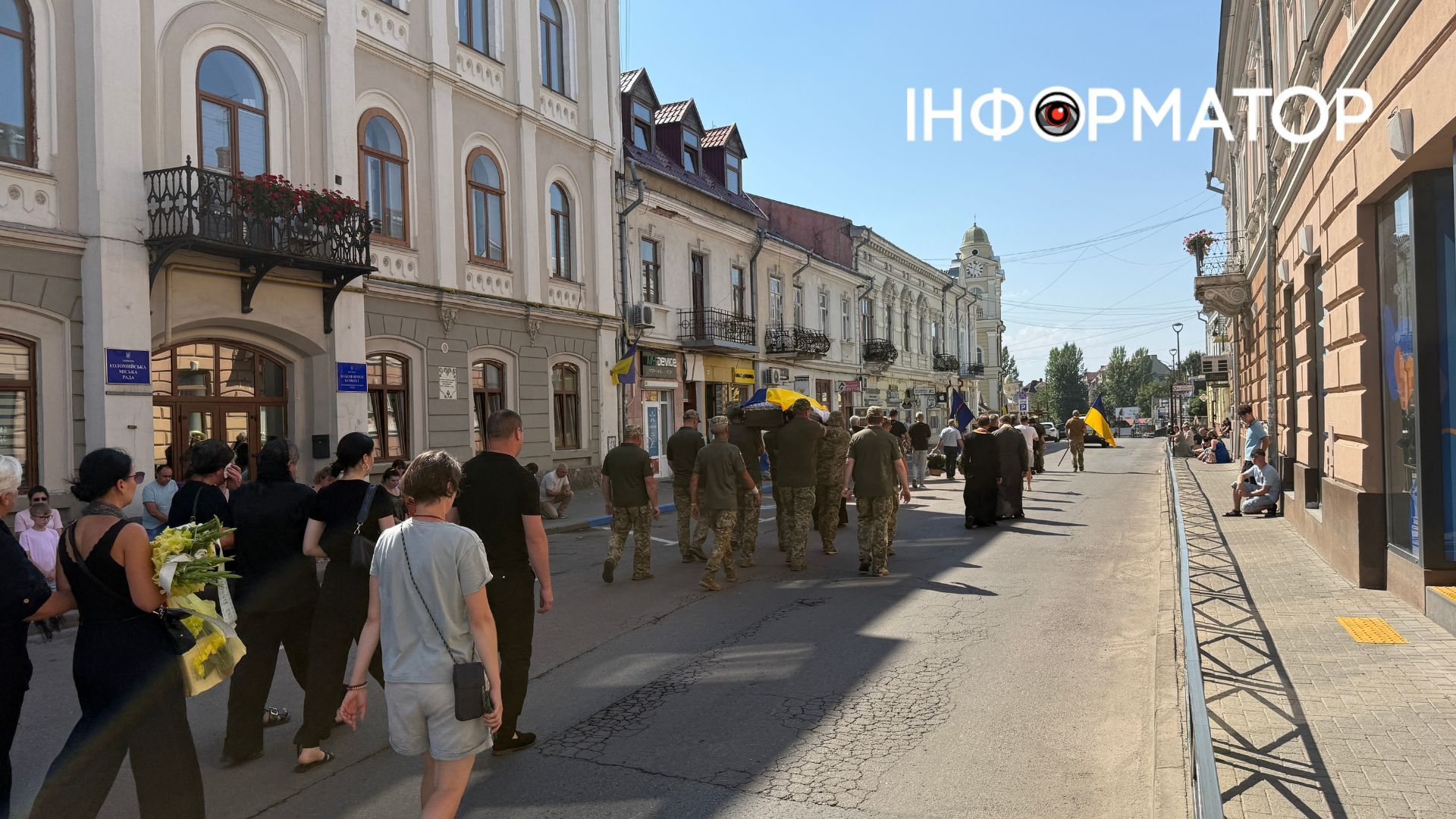 У Коломиї "на щиті" зустріли загиблого воїна Василя Дикана 16