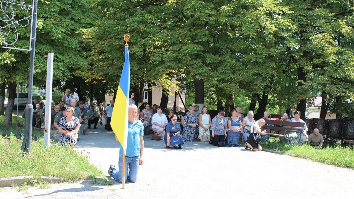 Верховинська громада зустріла скорботний кортеж воїна Богдана Якіб'юка 6