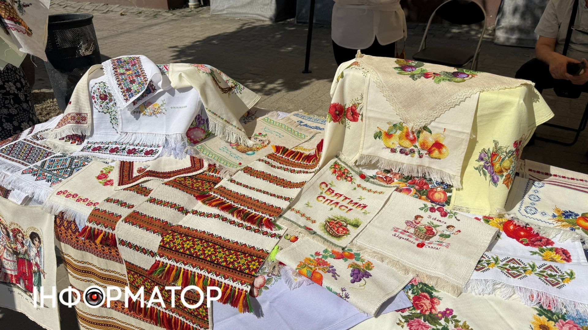 Мед, вишивка та крафтові вироби: як коломияни ярмаркують на Спаса та День міста? 3