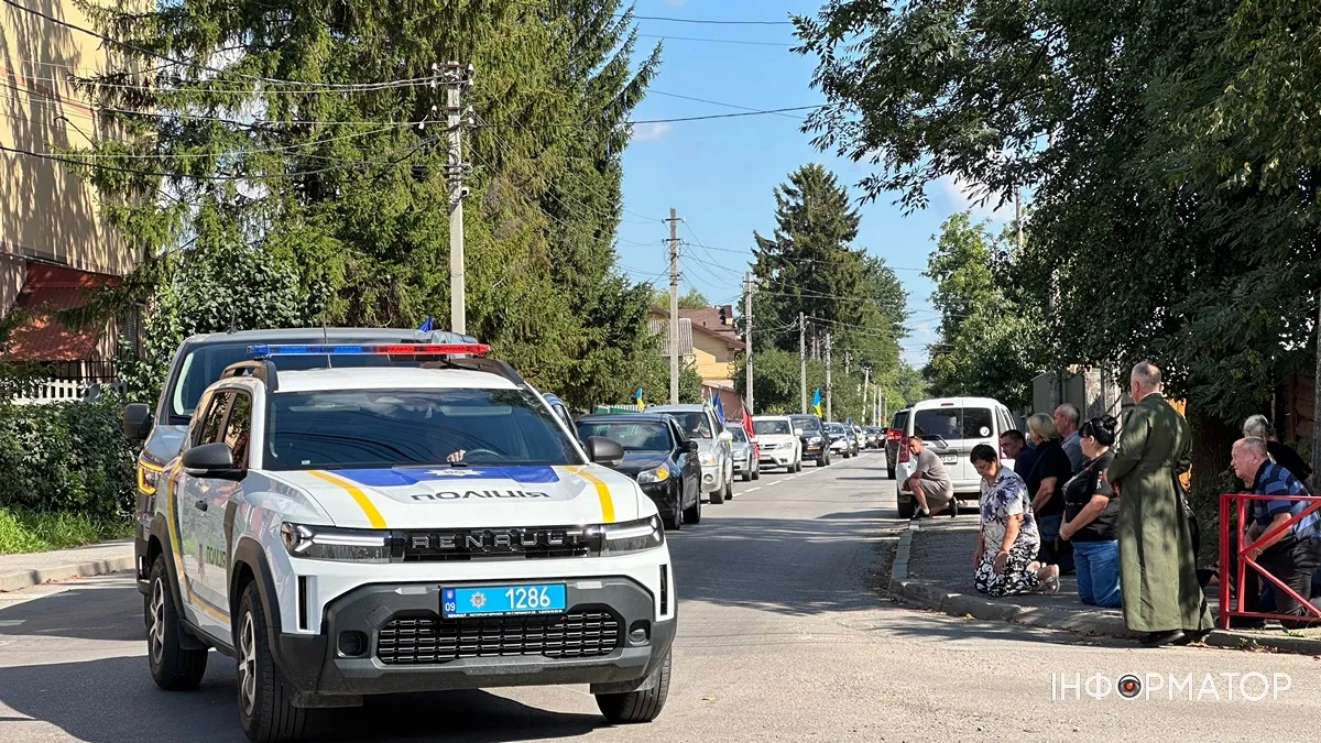 На вічний спочинок до Коломиї повернувся захисник Михайло Смиковчук 3