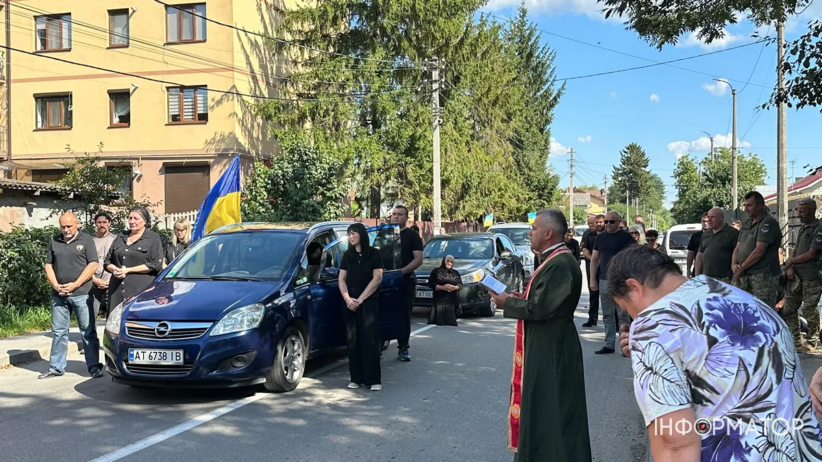 На вічний спочинок до Коломиї повернувся захисник Михайло Смиковчук 2
