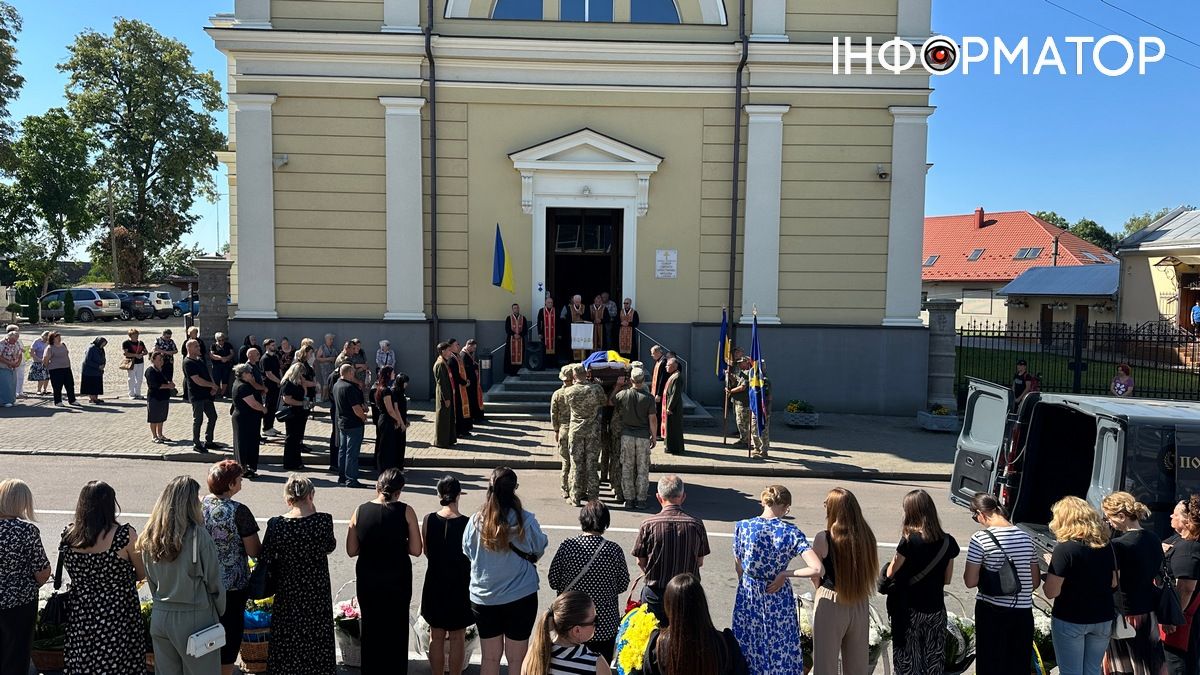 Коломия попрощалася із захисником Михайлом Смиковчуком 15