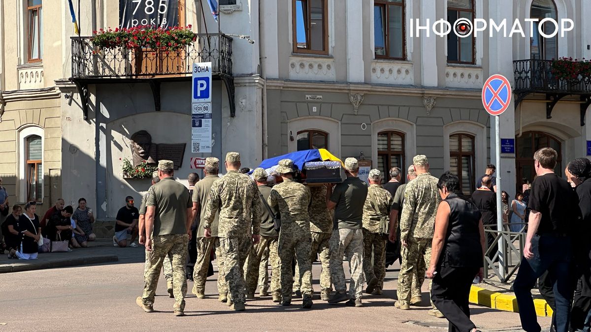 Коломия попрощалася із захисником Михайлом Смиковчуком 11