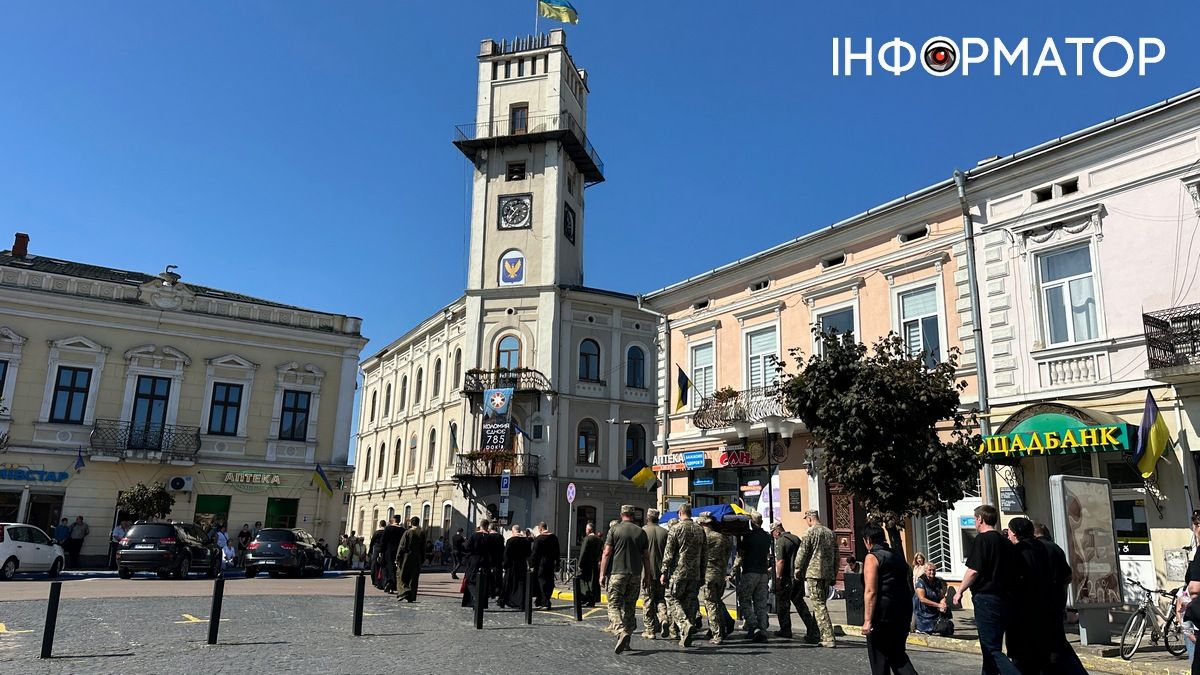 Коломия попрощалася із захисником Михайлом Смиковчуком 10