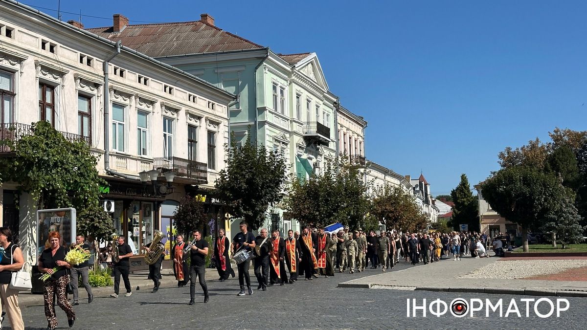Коломия попрощалася із захисником Михайлом Смиковчуком 9