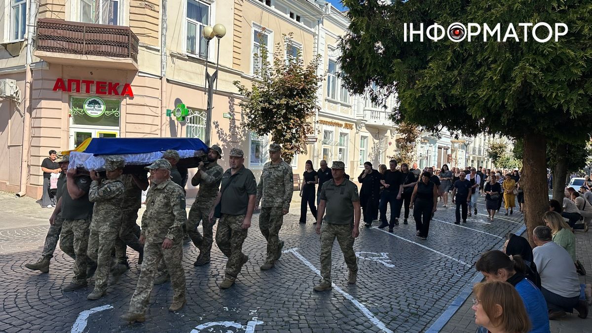 Коломия попрощалася із захисником Михайлом Смиковчуком 6