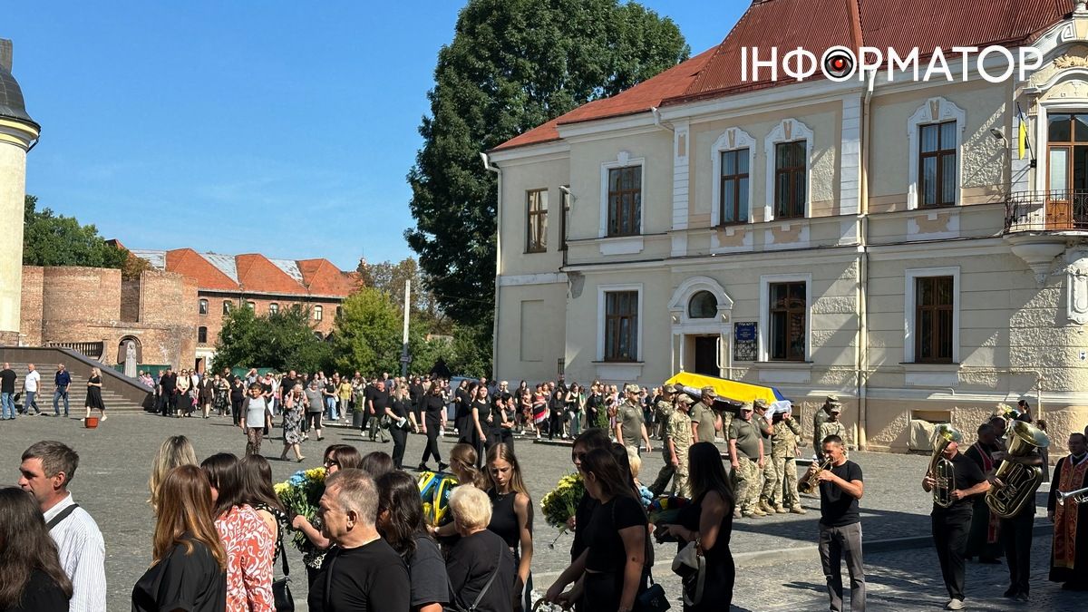 Коломия попрощалася із захисником Михайлом Смиковчуком 3