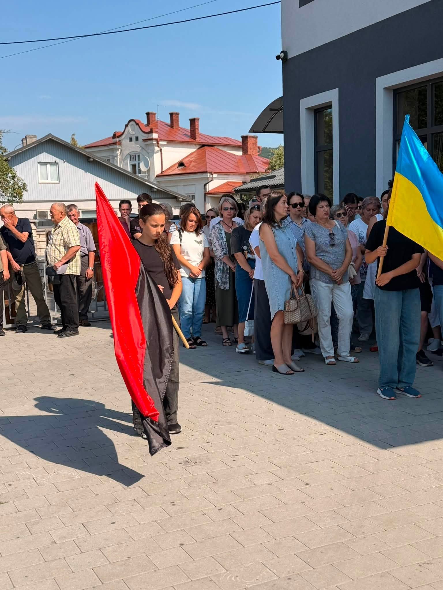 У Надвірній в останню путь провели молодого захисника Богдана Клубчука 1