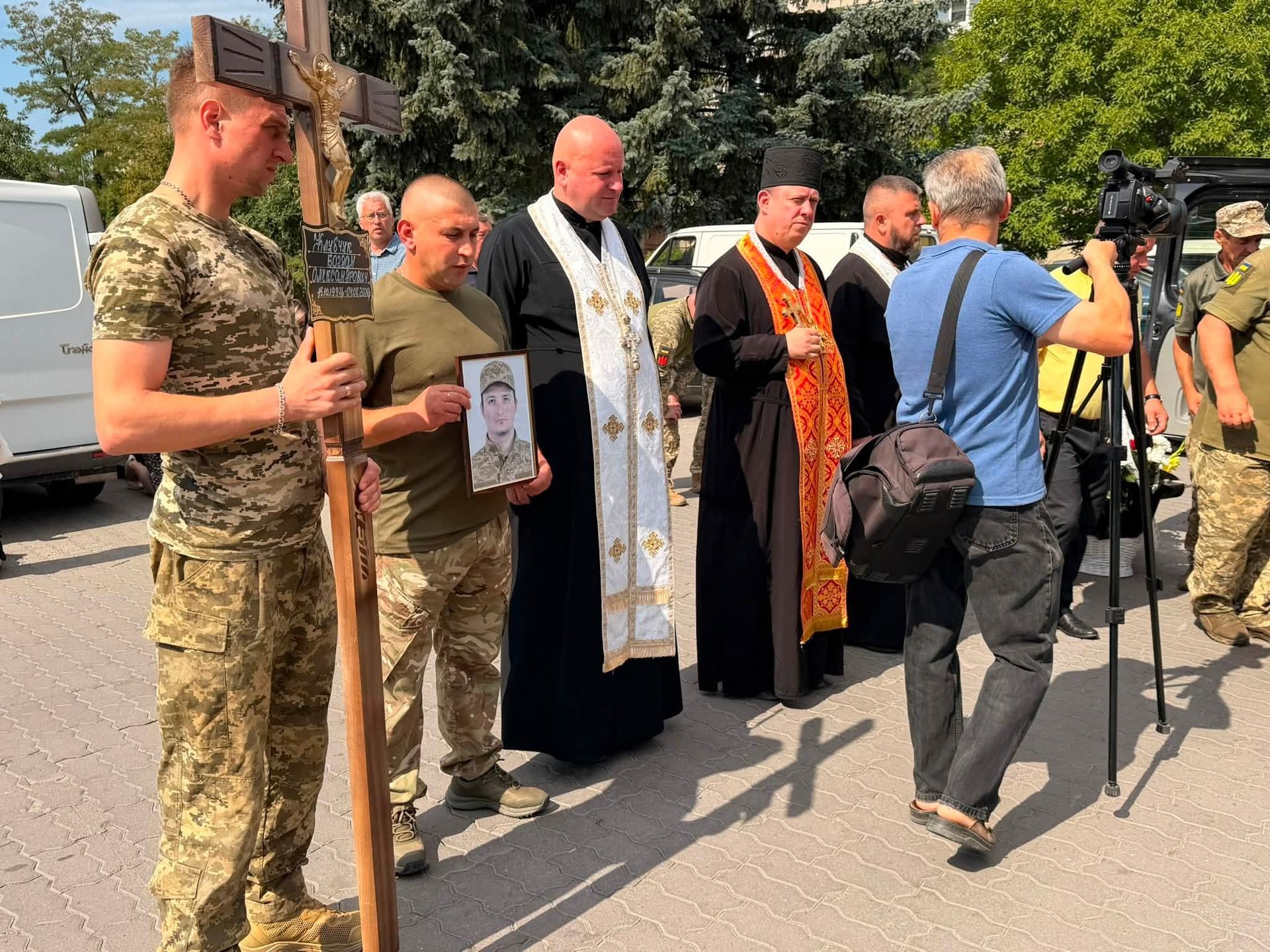 У Надвірній в останню путь провели молодого захисника Богдана Клубчука 3