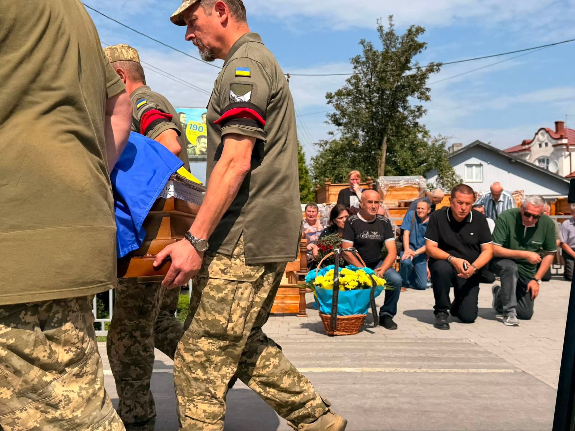 У Надвірній в останню путь провели молодого захисника Богдана Клубчука 5