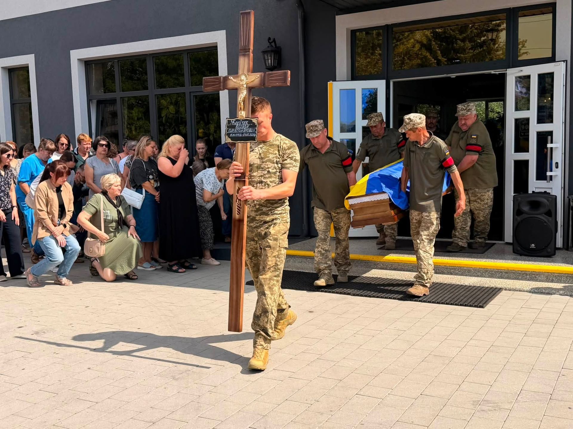 У Надвірній в останню путь провели молодого захисника Богдана Клубчука 7