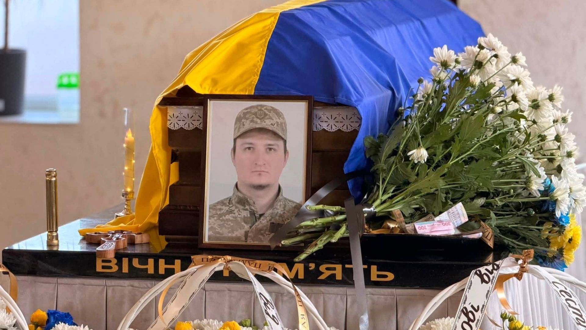 У Надвірній в останню путь провели молодого захисника Богдана Клубчука