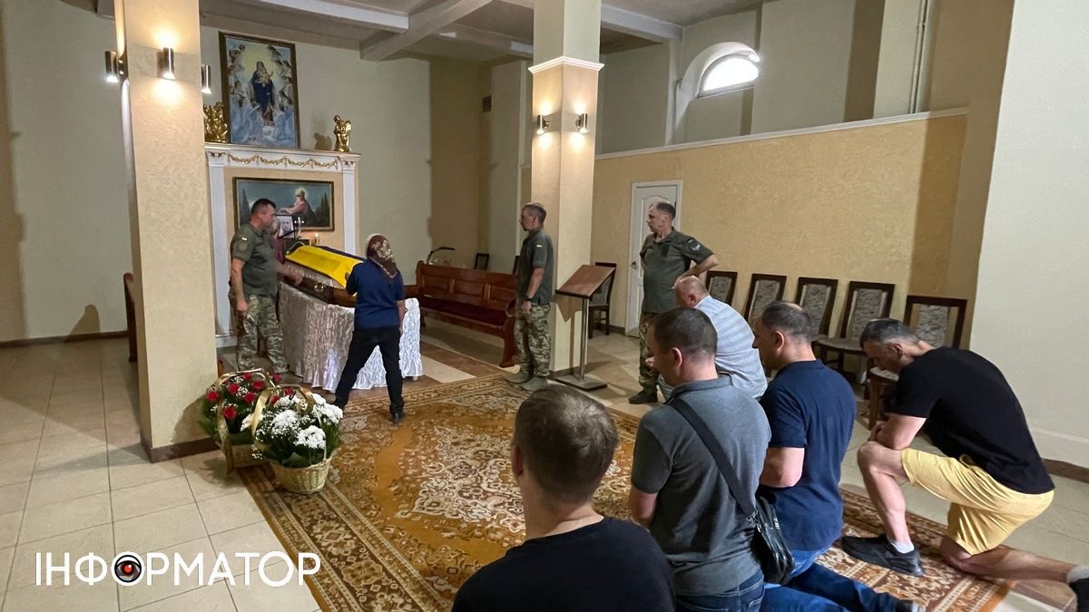 До Коломиї прибув скорботний кортеж померлого воїна Ярослава Ніньовського 4