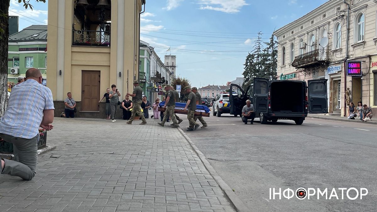 До Коломиї прибув скорботний кортеж померлого воїна Ярослава Ніньовського 3