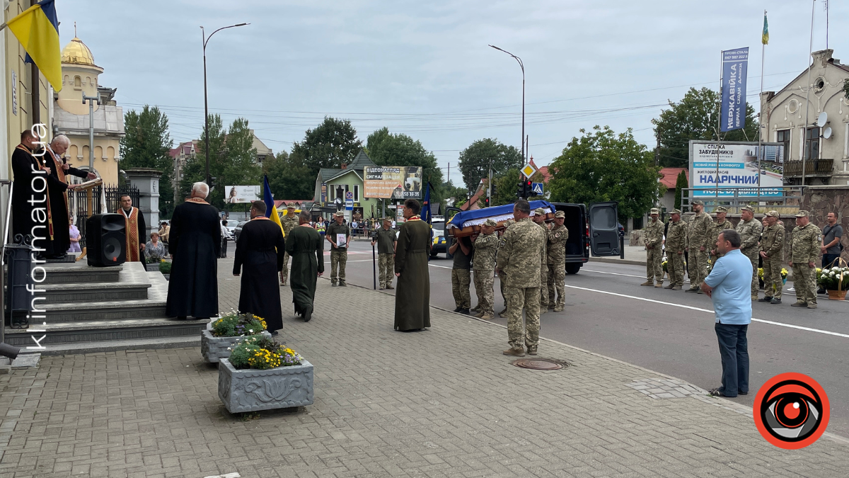 Коломия провела в останню путь захисника Ярослава Ніньовського 11