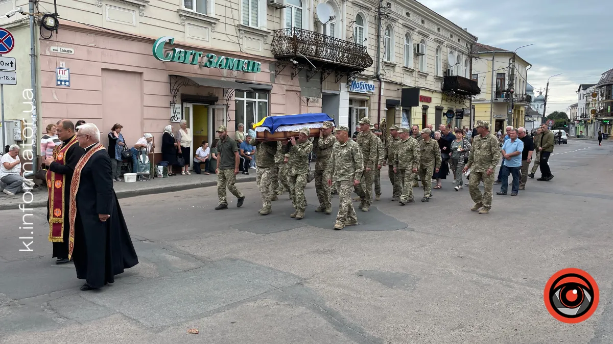 Коломия провела в останню путь захисника Ярослава Ніньовського 8