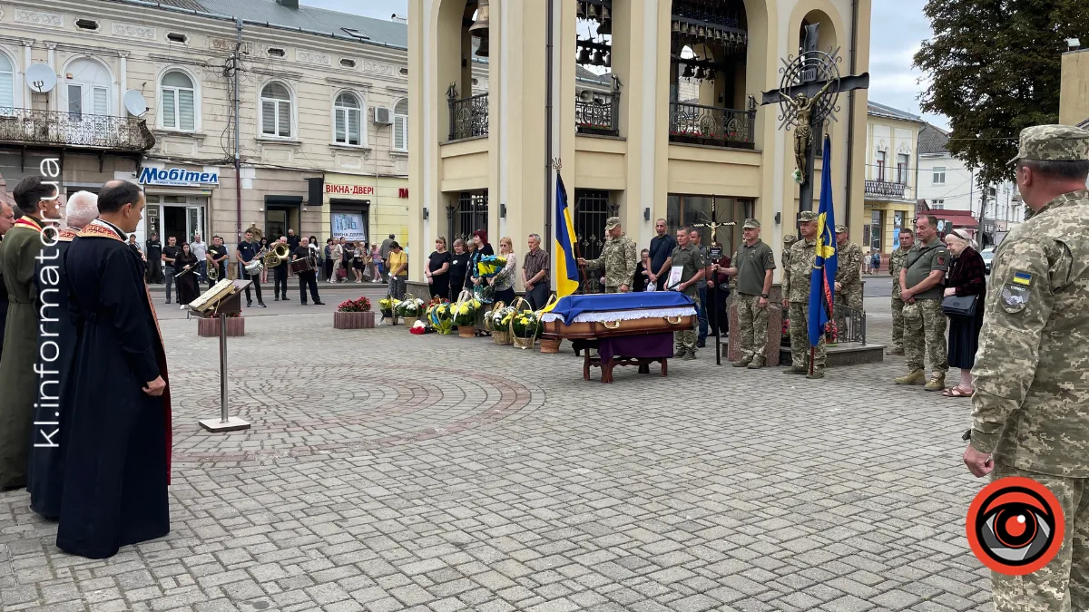 Коломия провела в останню путь захисника Ярослава Ніньовського 4
