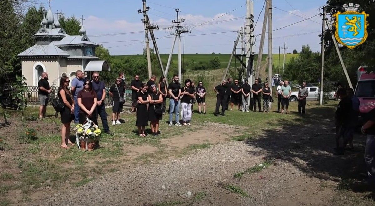 У Заболотівській громаді відбулося прощання із воїном Тарасом Коржем 8