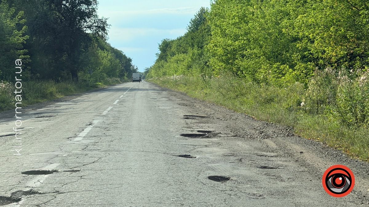 Наче смуга перешкод: в якому стані дорога між Товмачиком і Шепарівцями 3
