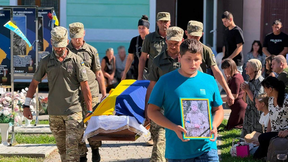 В Отинії віддали шану загиблому захиснику Павлу Сенціву