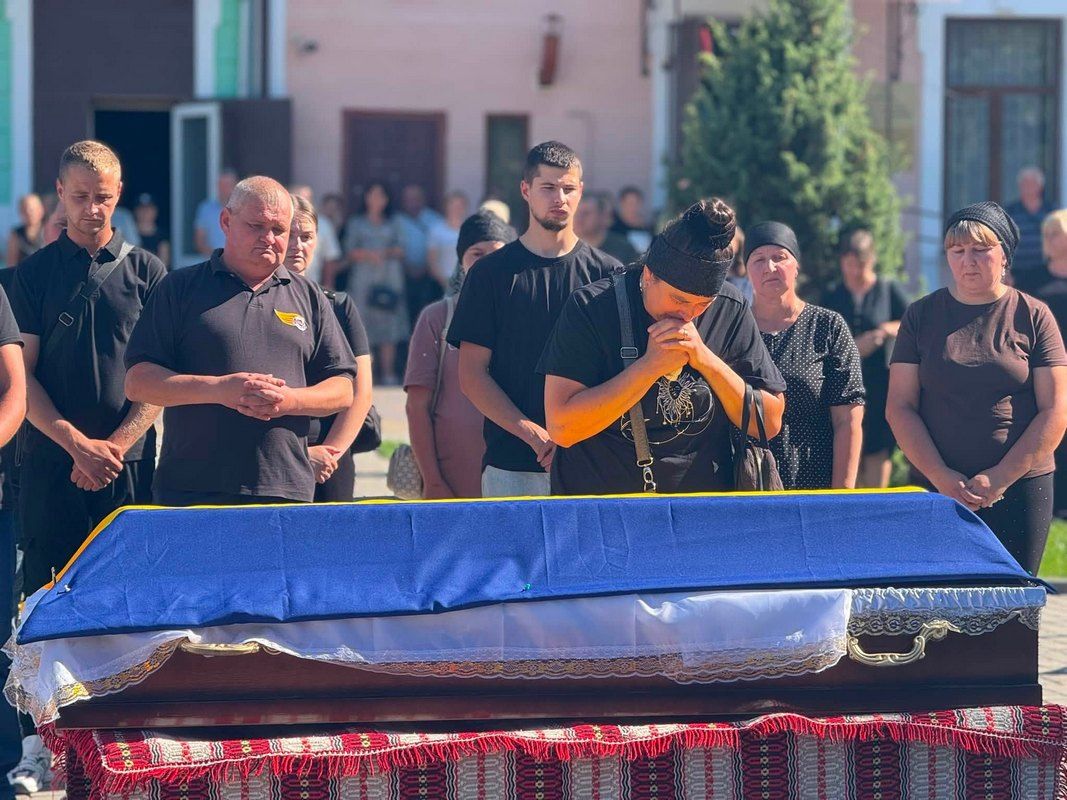 В Отинії віддали шану загиблому захиснику Павлу Сенціву 3