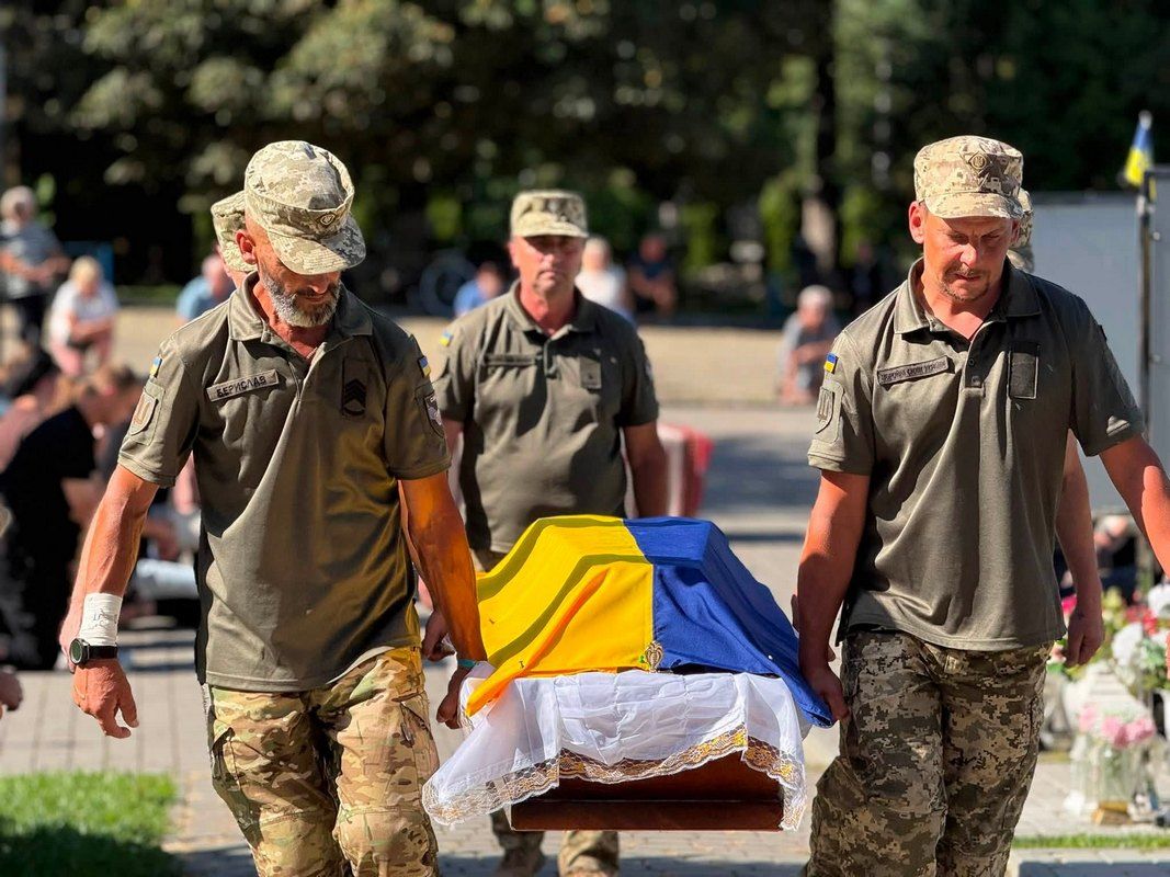 В Отинії віддали шану загиблому захиснику Павлу Сенціву 4