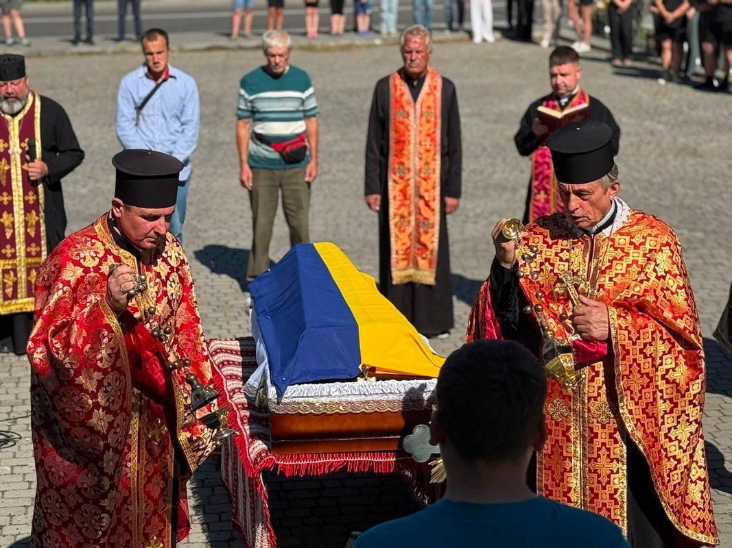 В Отинії віддали шану загиблому захиснику Павлу Сенціву 2