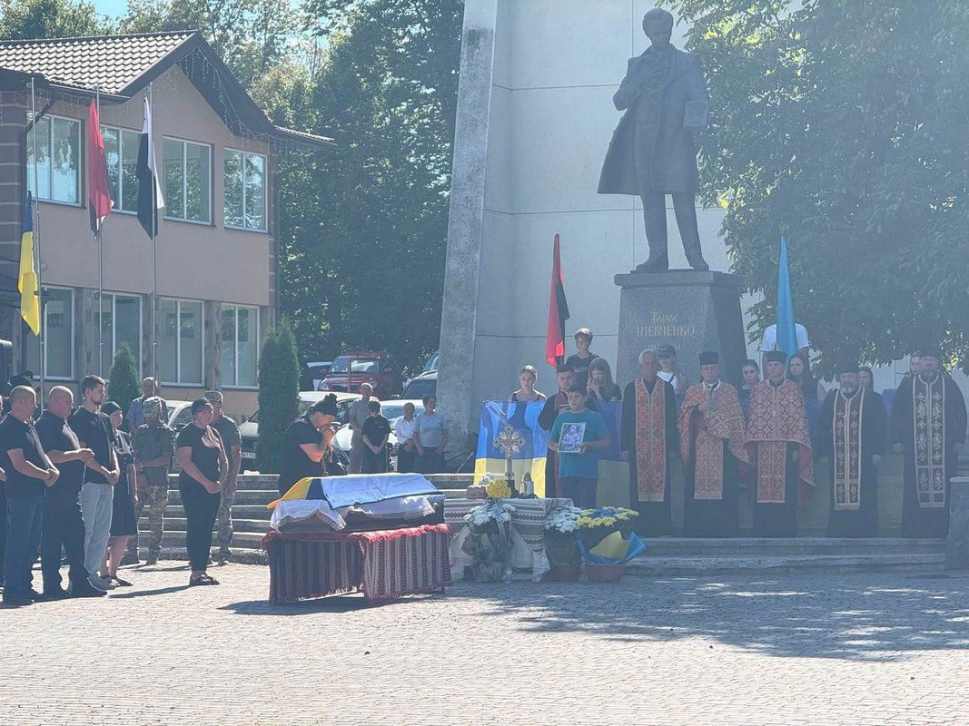 В Отинії віддали шану загиблому захиснику Павлу Сенціву 1