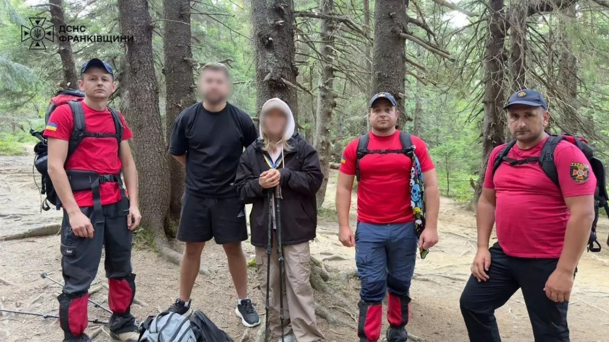 На Говерлі рятувальники допомогли туристці, якій стало зле під час спуску