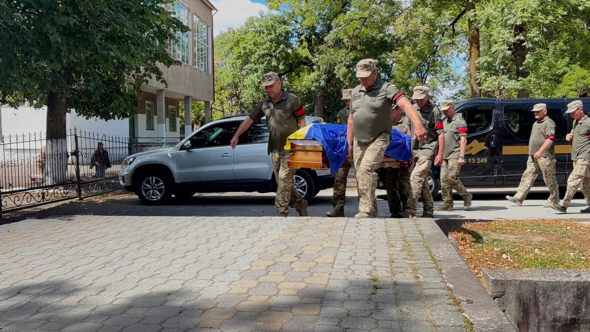 У Надвірній провели в останню путь захисника Василя Круля 2
