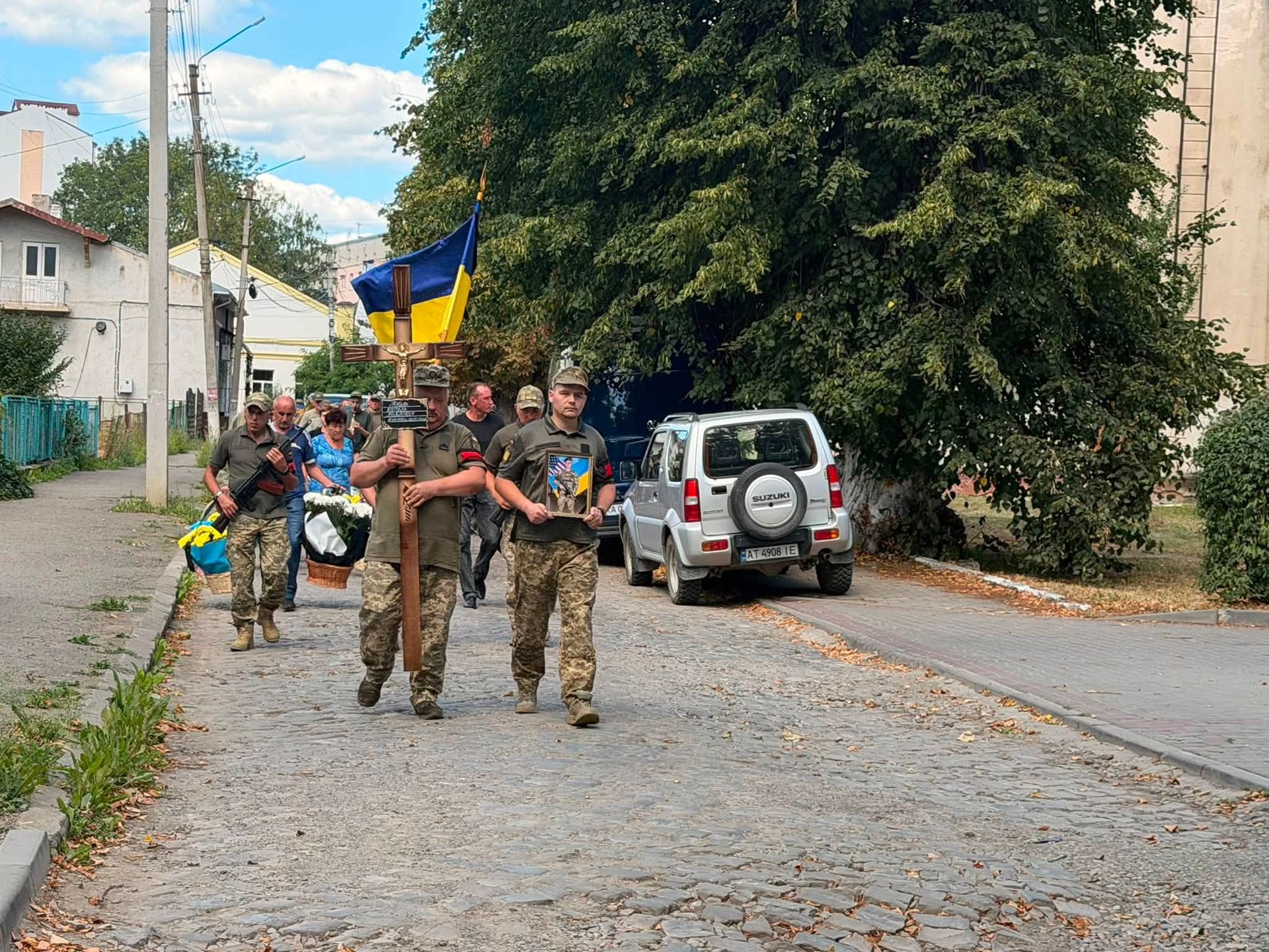 У Надвірній провели в останню путь захисника Василя Круля 3