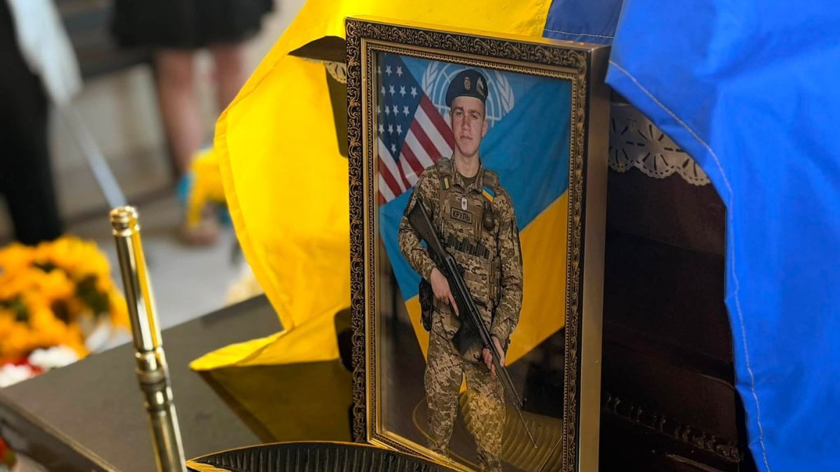 У Надвірній провели в останню путь захисника Василя Круля